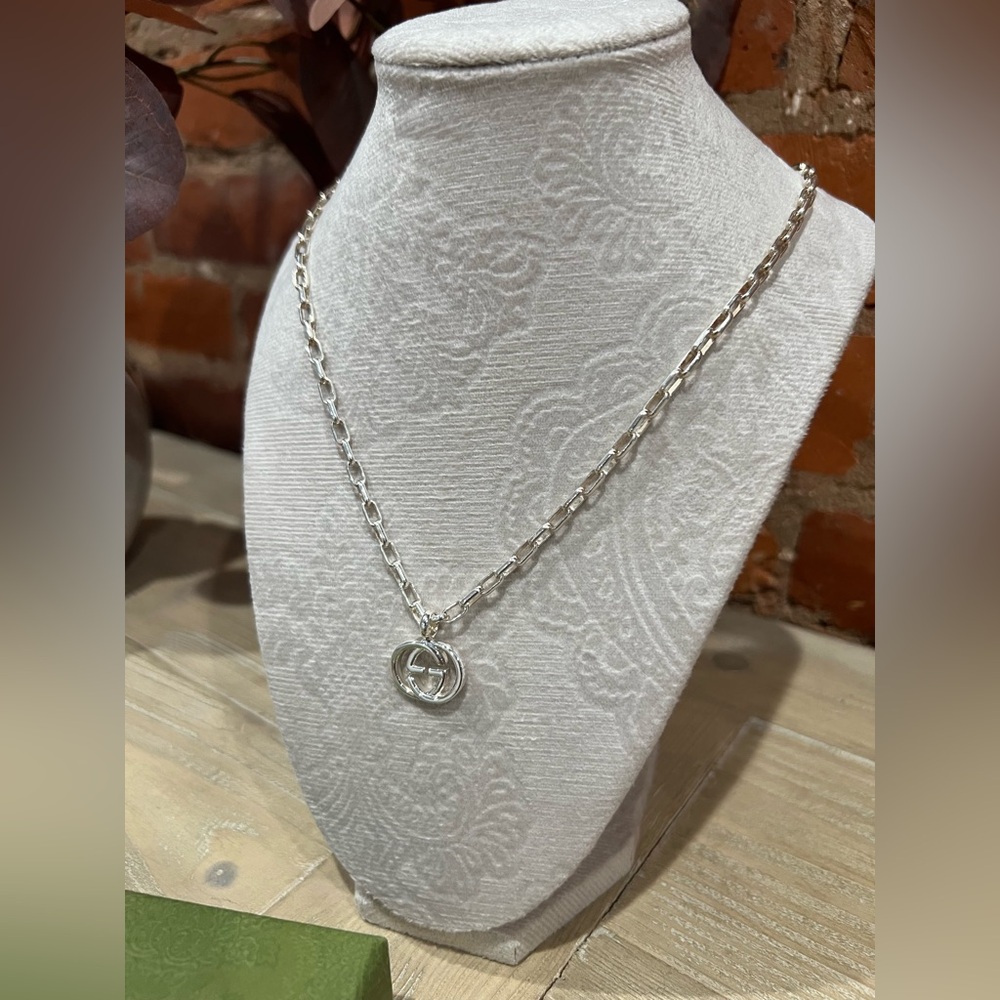 NIB Gucci Sterling Silver Interlocking G Pendant Necklace - Picture 3 of 10